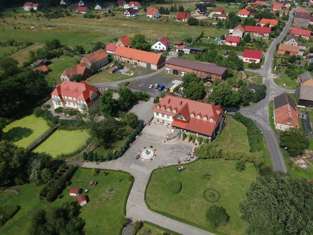 Zespol Palacowo-Parkowy Badzow بولكوفيتسا المظهر الخارجي الصورة