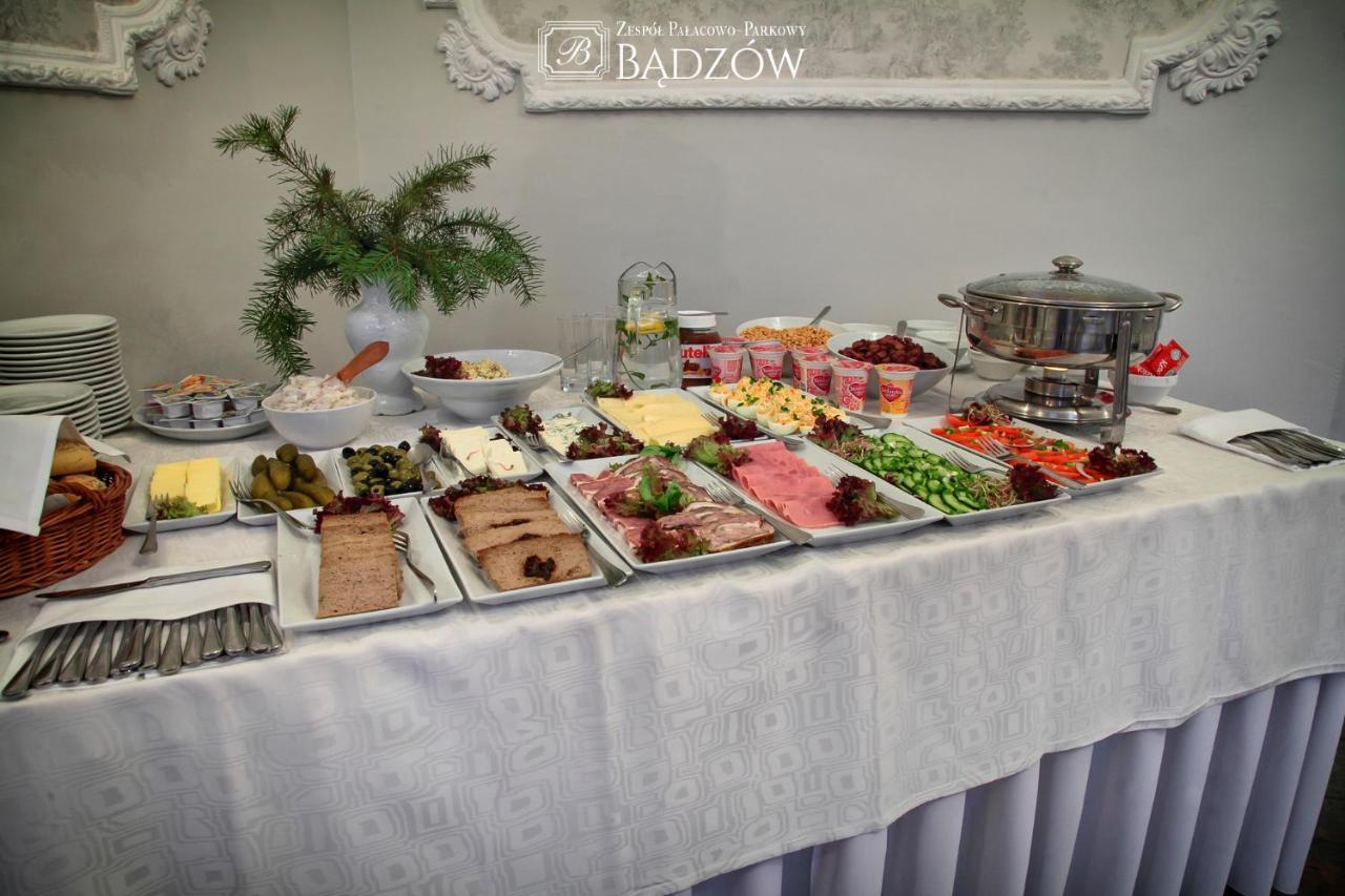 Zespol Palacowo-Parkowy Badzow بولكوفيتسا المظهر الخارجي الصورة